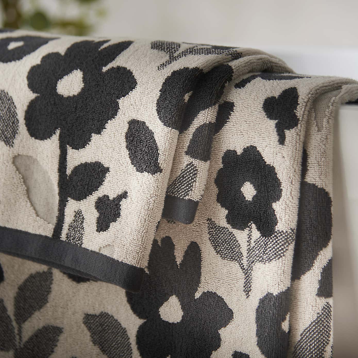 Carousel zoom image position 3 of 5