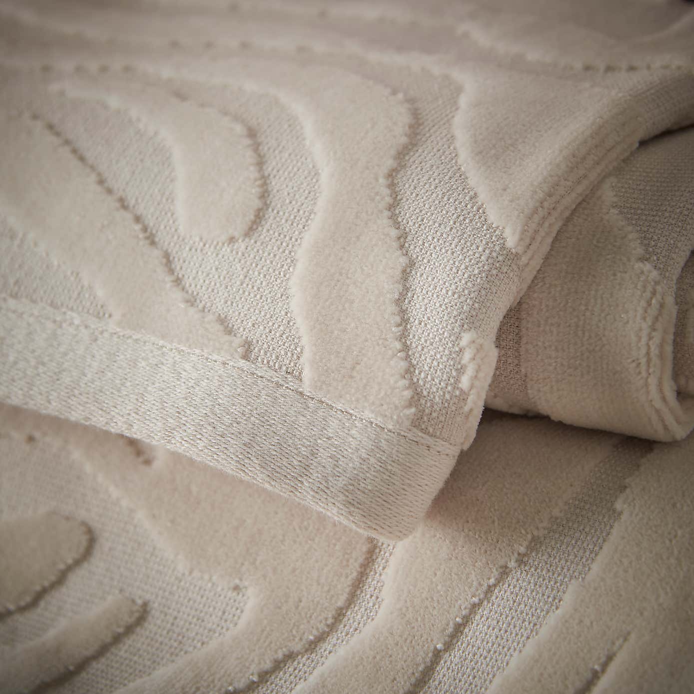 Carousel zoom image position 3 of 4