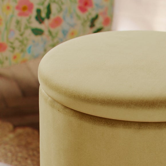 Carousel navigation image position 4 of 9