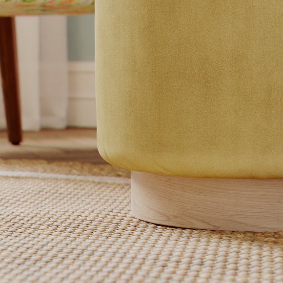 Carousel navigation image position 5 of 9