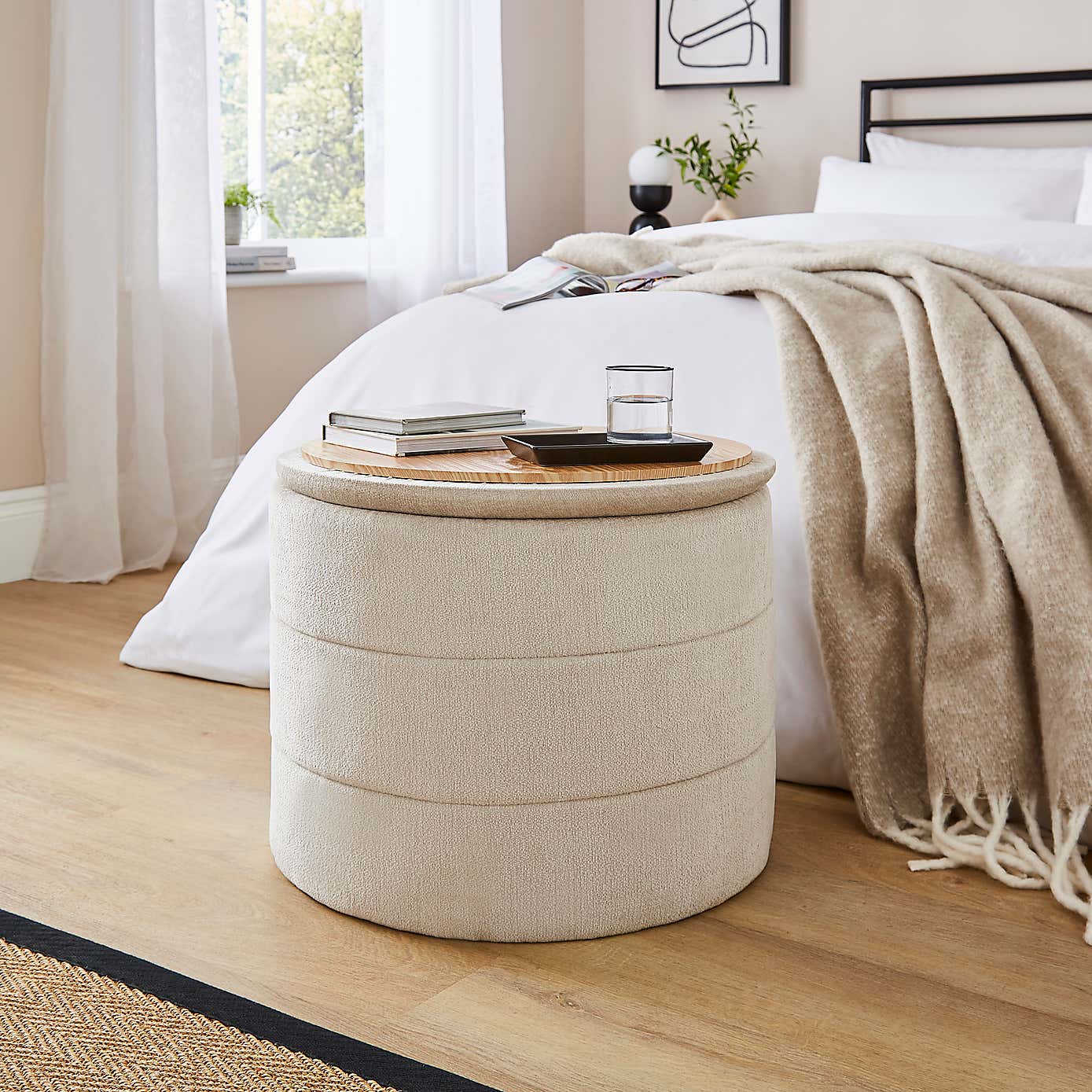 Carousel zoom image position 2 of 4