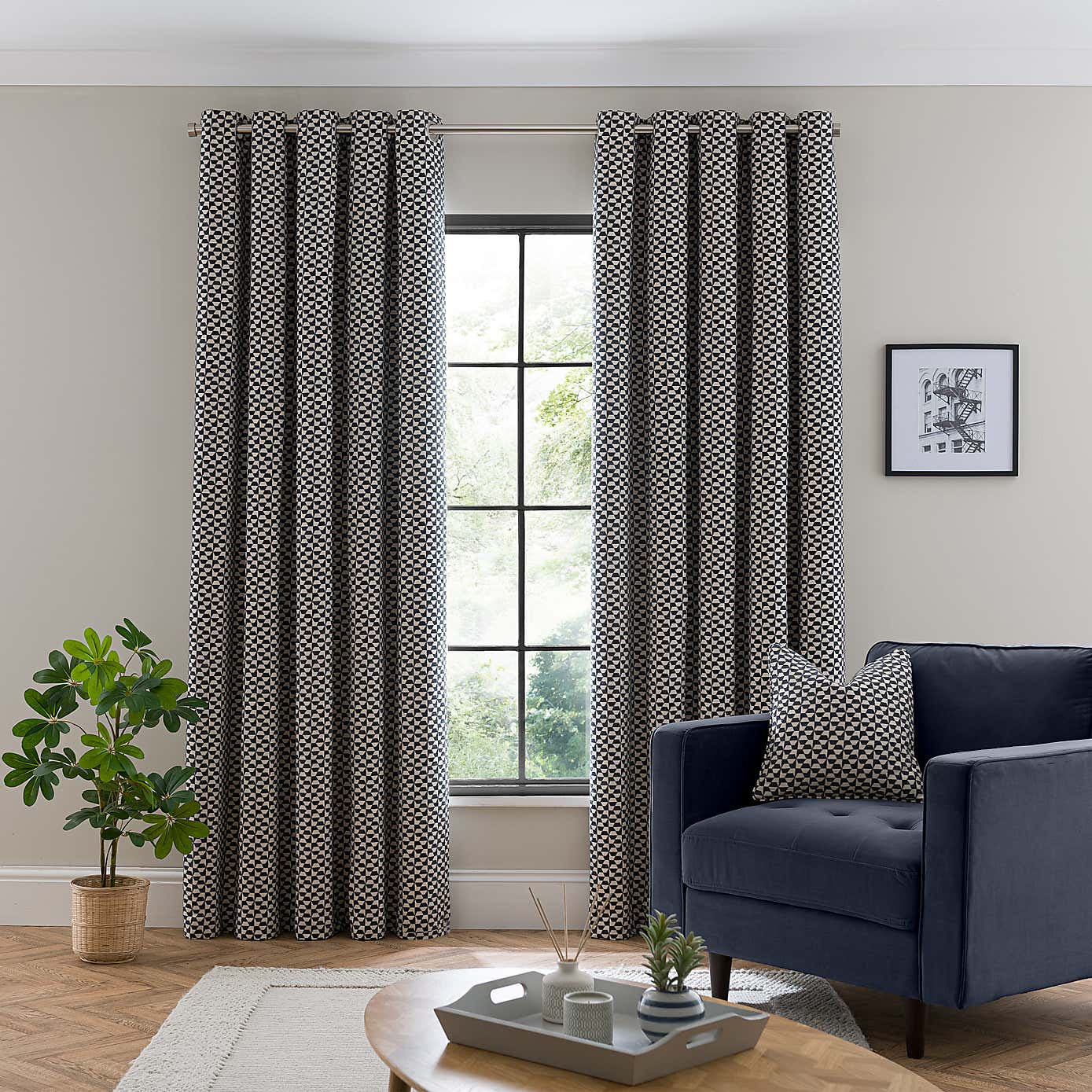 Carousel zoom image position 2 of 6