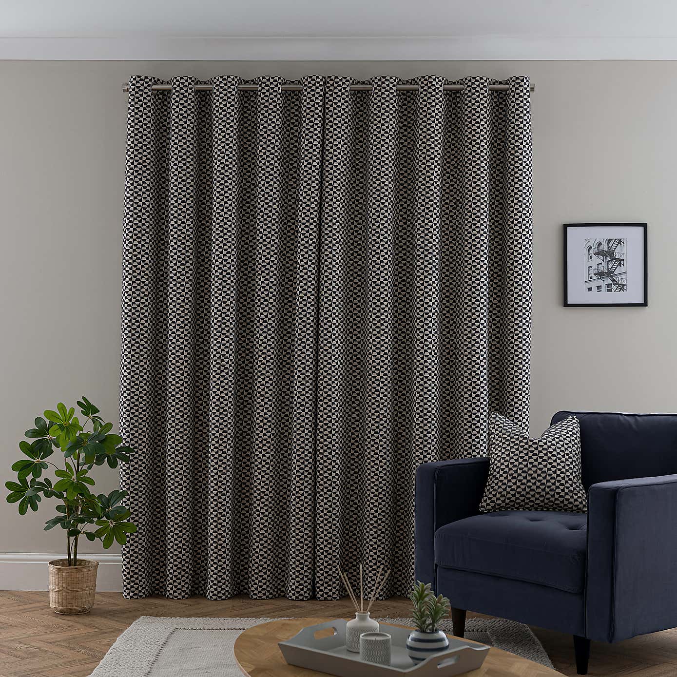 Carousel zoom image position 4 of 6