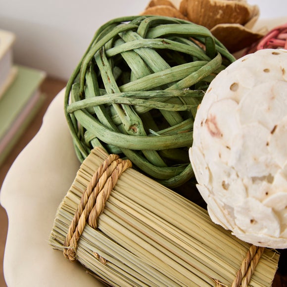 Carousel navigation image position 2 of 3