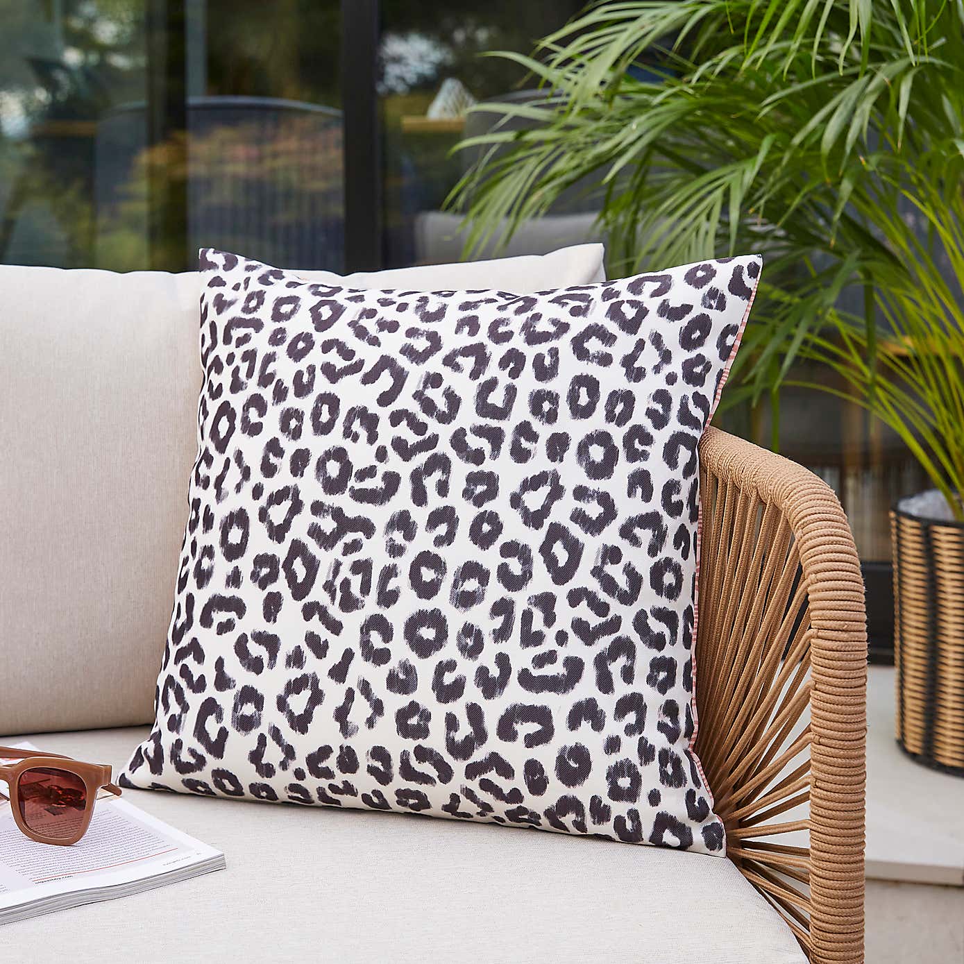 Carousel zoom image position 3 of 3