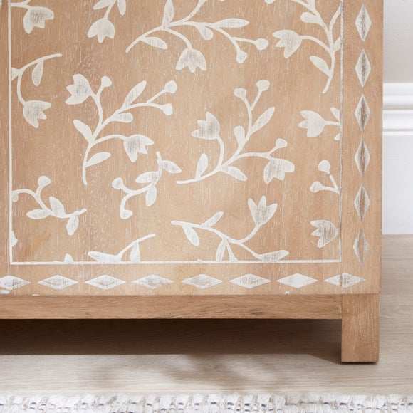 Carousel navigation image position 3 of 6