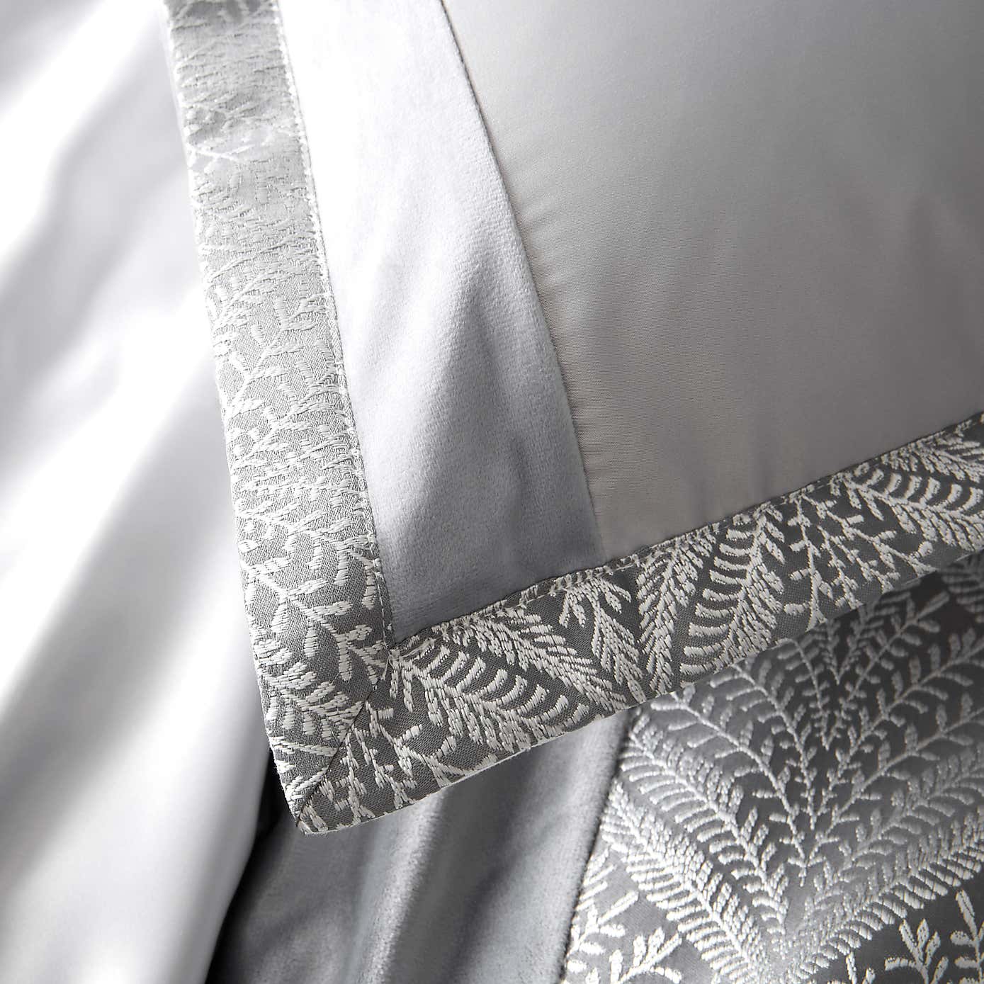 Carousel zoom image position 2 of 3