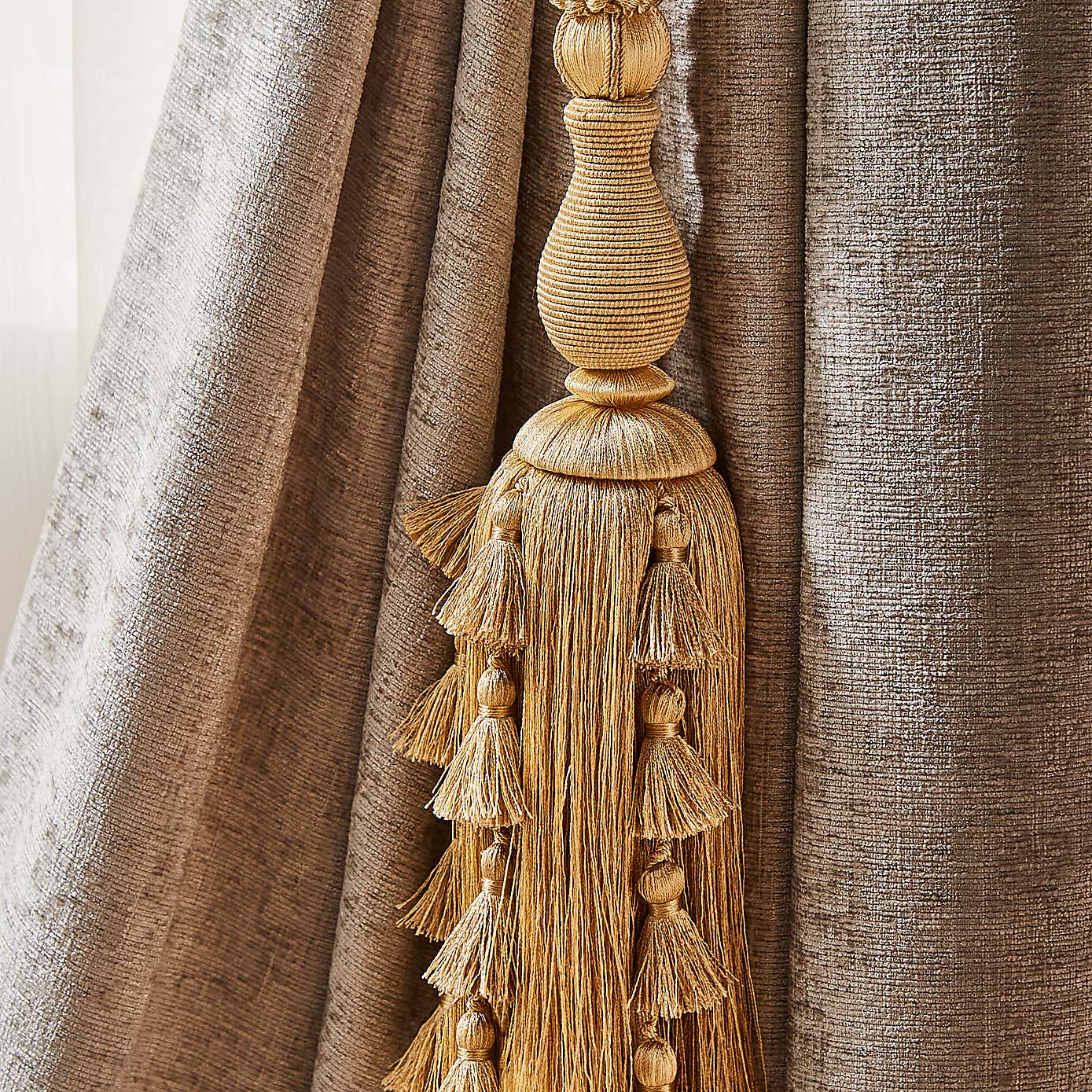 Carousel zoom image position 2 of 3