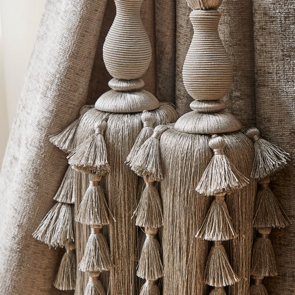 Carousel navigation image position 2 of 3