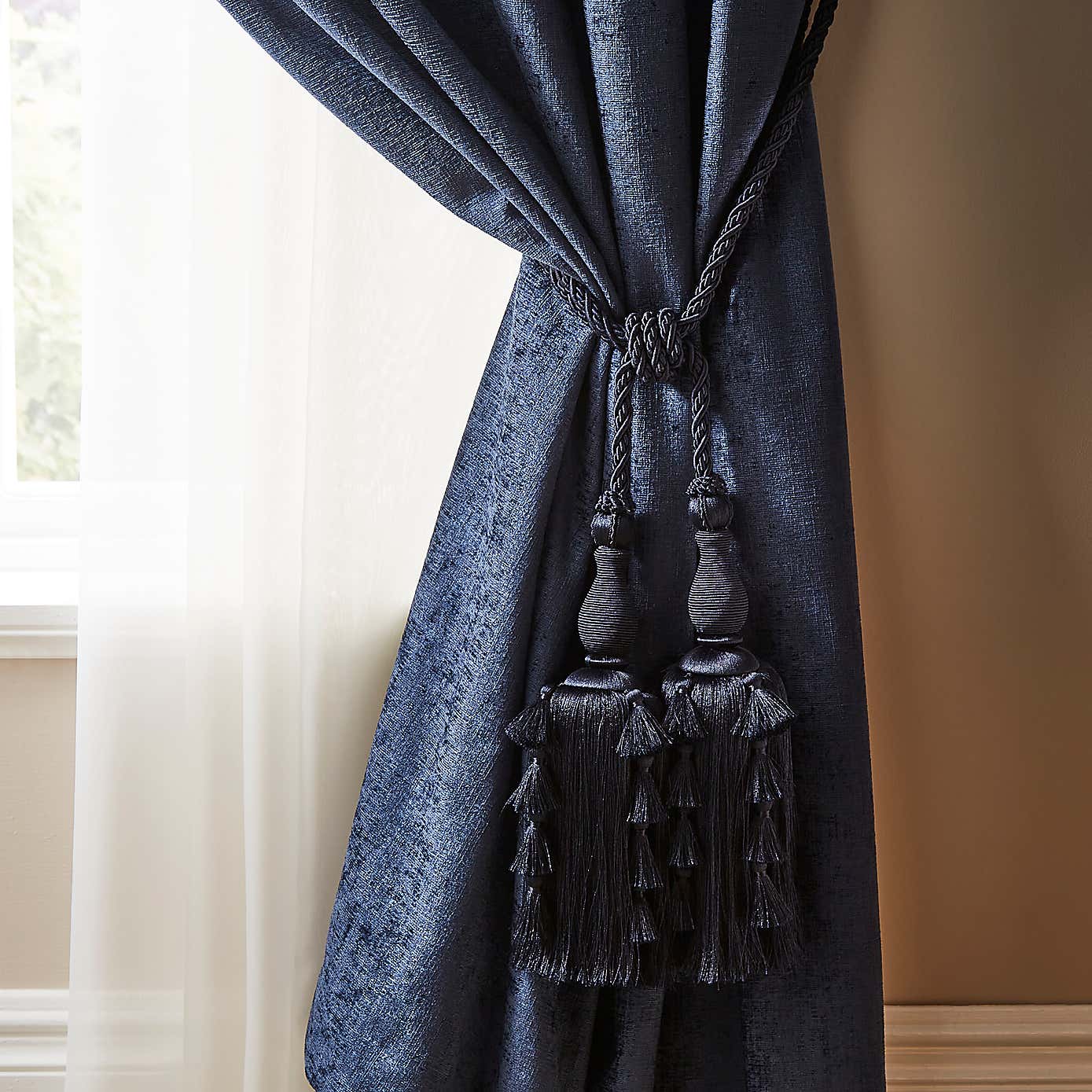 Carousel zoom image position 1 of 3