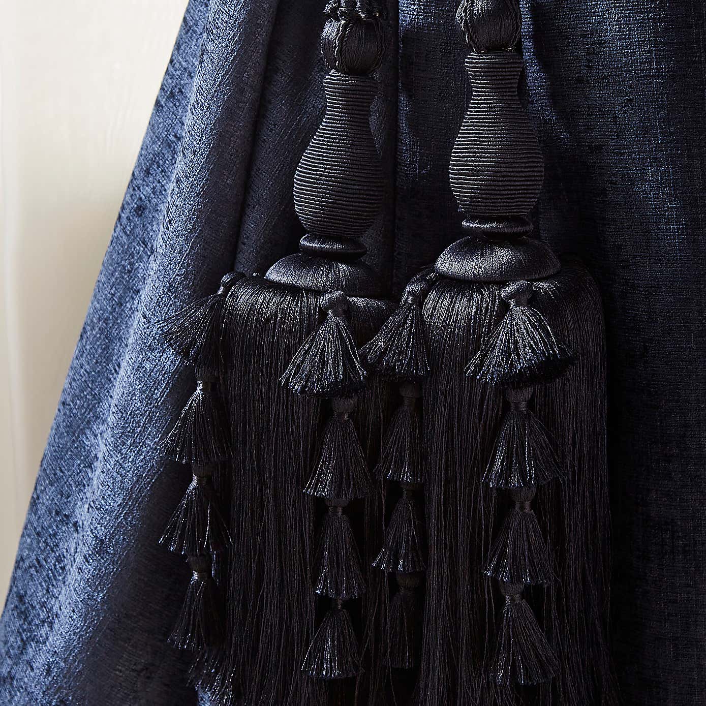 Carousel zoom image position 2 of 3