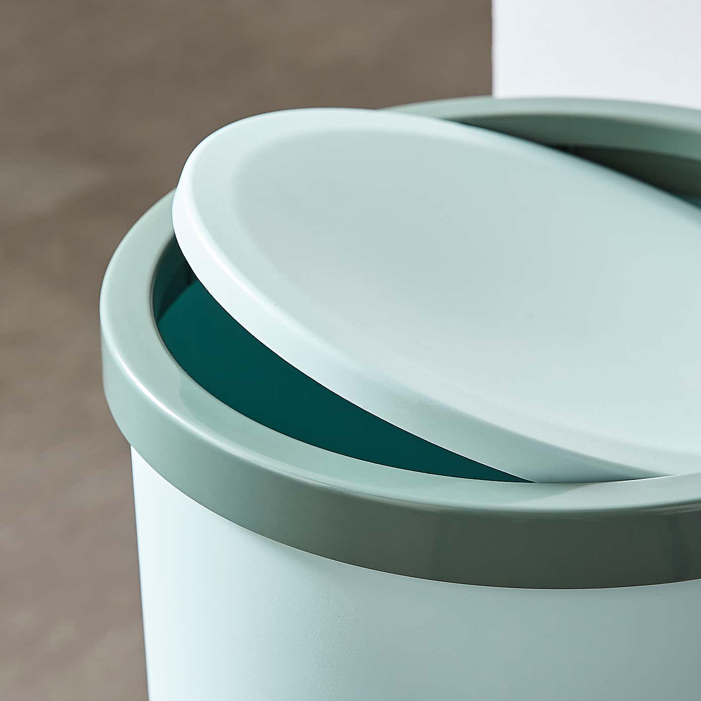 Carousel zoom image position 2 of 3