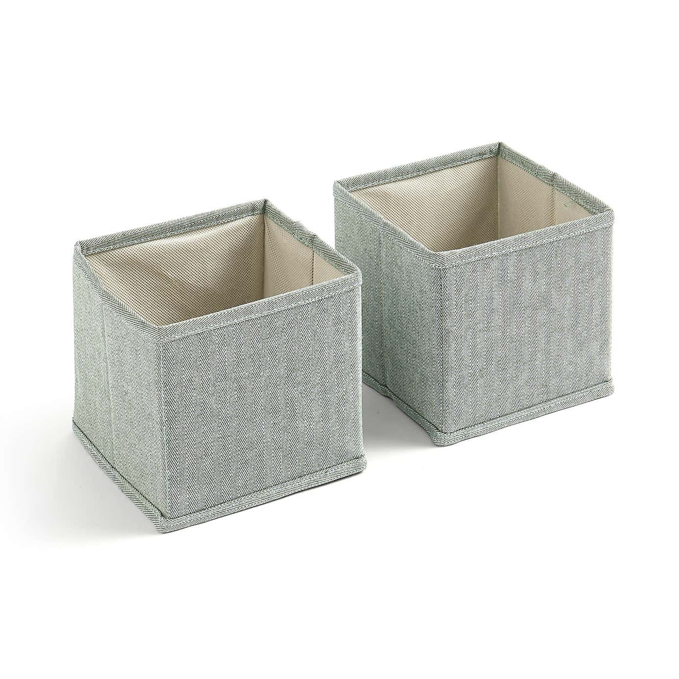 Carousel zoom image position 3 of 3