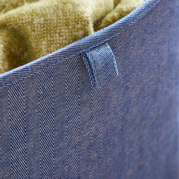 Carousel navigation image position 2 of 4