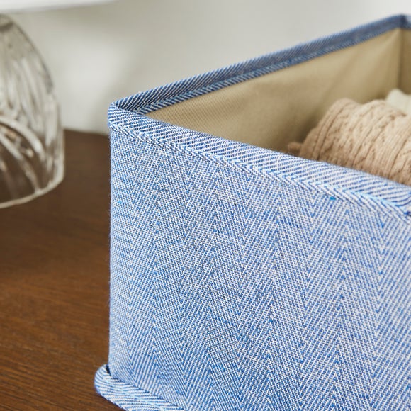 Carousel navigation image position 2 of 3