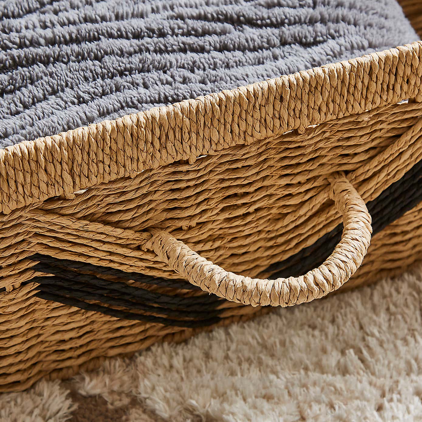 Carousel zoom image position 2 of 3