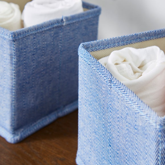 Carousel navigation image position 2 of 3