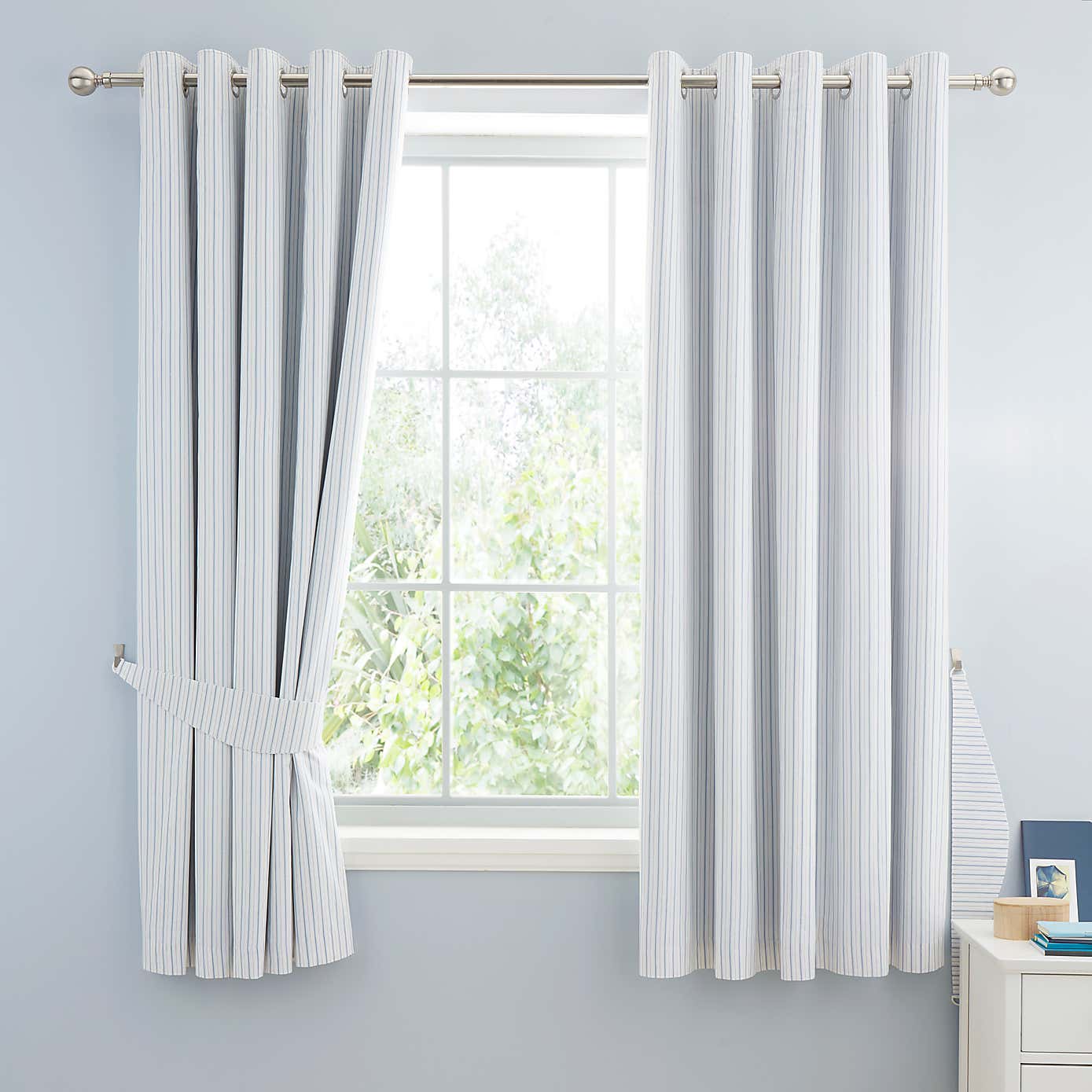 Carousel zoom image position 2 of 4