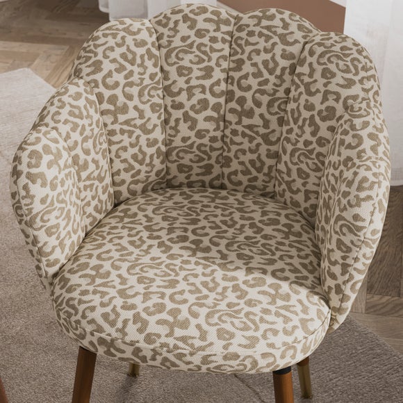 Carousel navigation image position 4 of 8