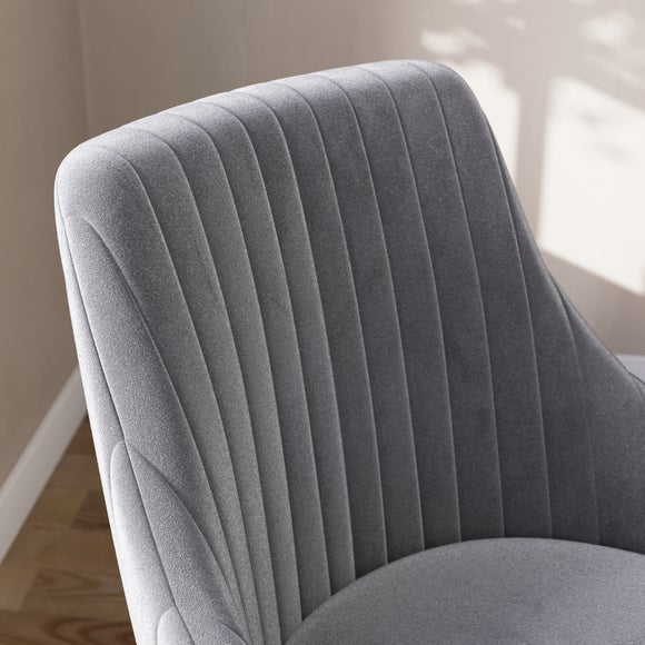 Carousel navigation image position 3 of 8