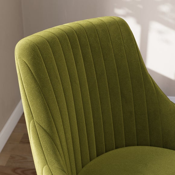 Carousel navigation image position 3 of 8