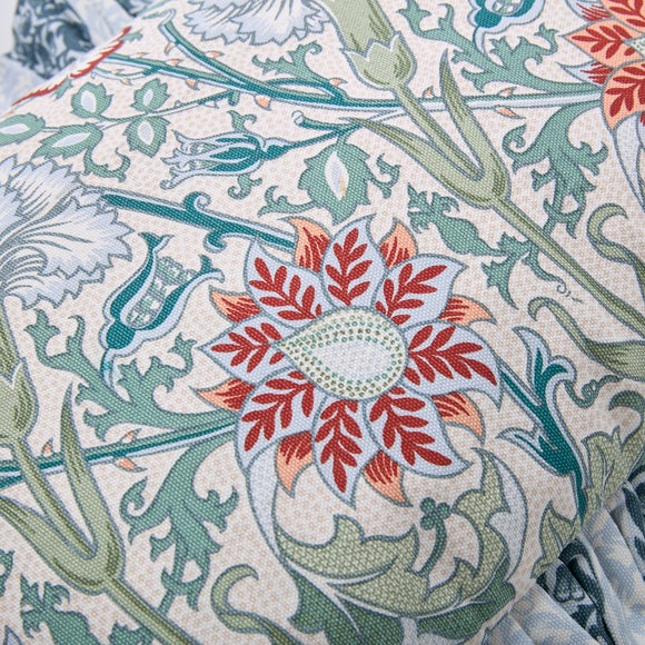 Carousel navigation image position 2 of 7