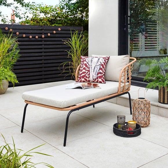 Singapore Garden Lounger