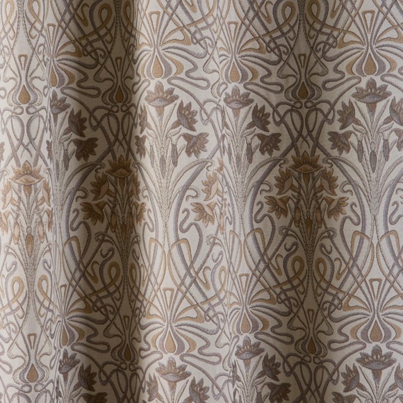 Carousel navigation image position 3 of 8