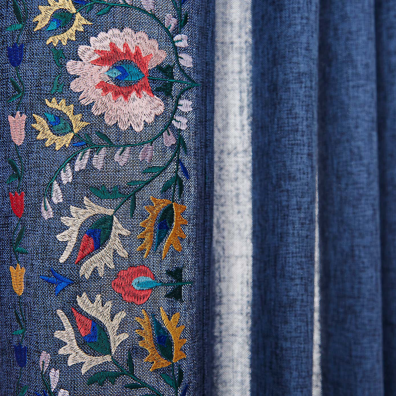 Carousel zoom image position 3 of 5