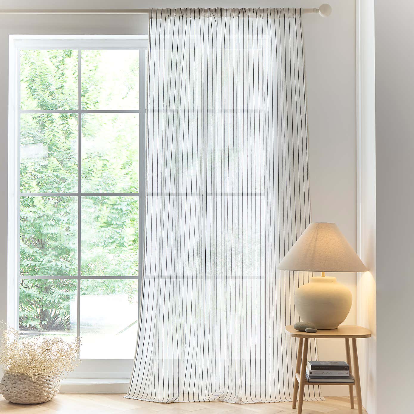 Carousel zoom image position 2 of 3