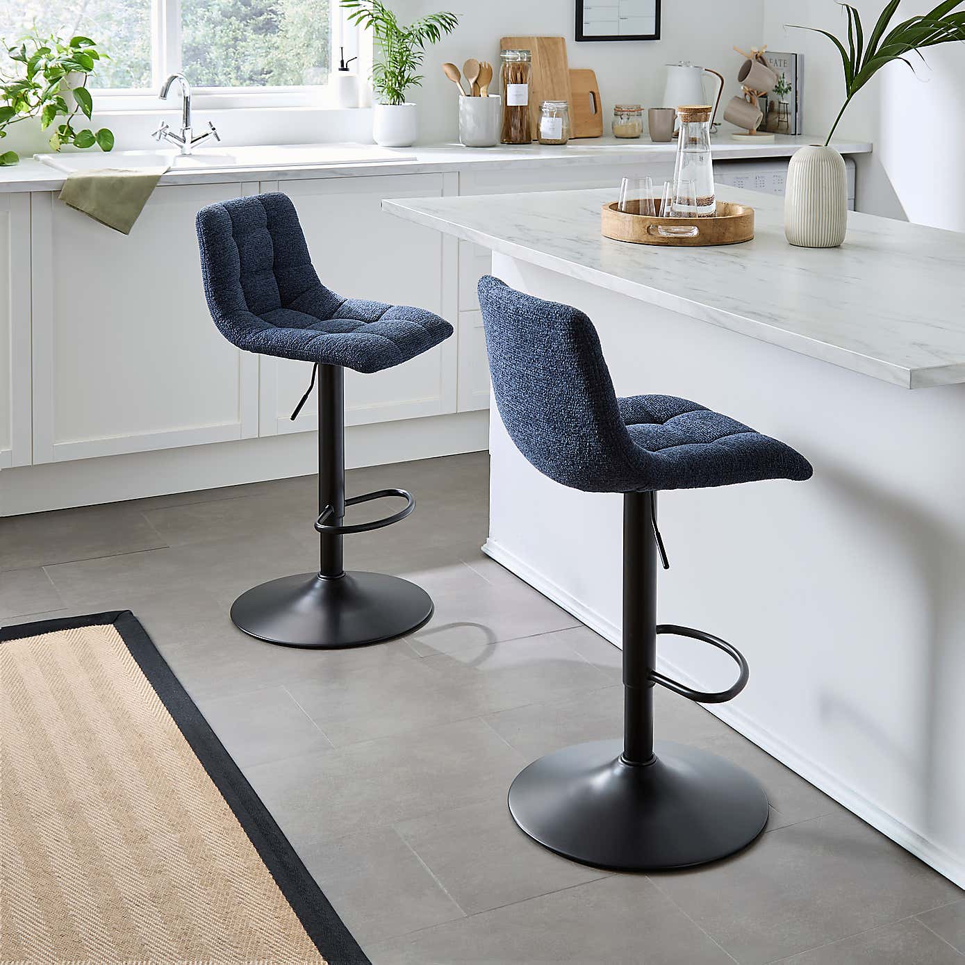 Carousel zoom image position 2 of 7