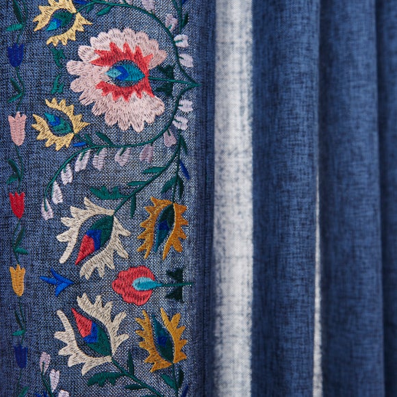 Carousel navigation image position 3 of 4