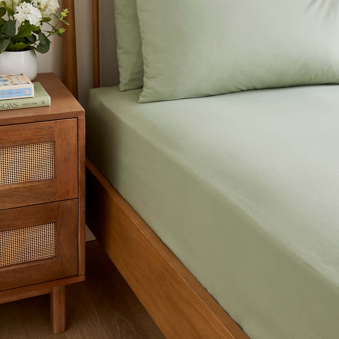 Carousel zoom image position 1 of 3