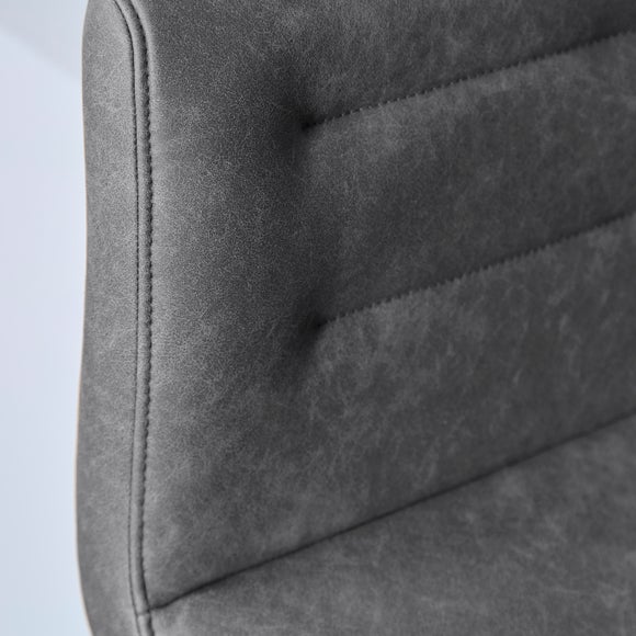 Carousel navigation image position 3 of 7