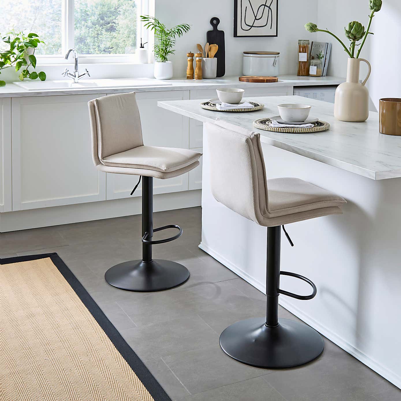 Carousel zoom image position 2 of 7