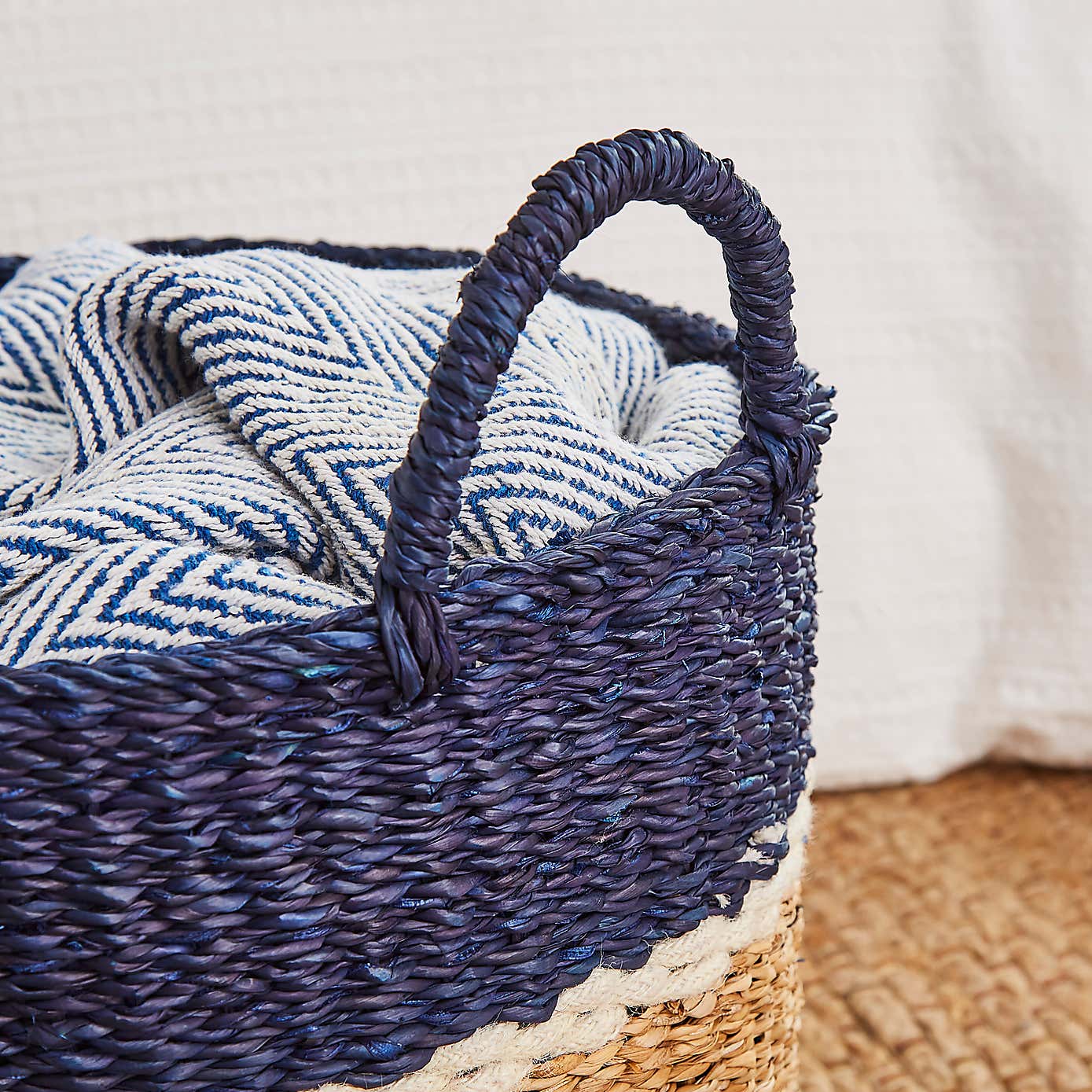 Carousel zoom image position 2 of 3