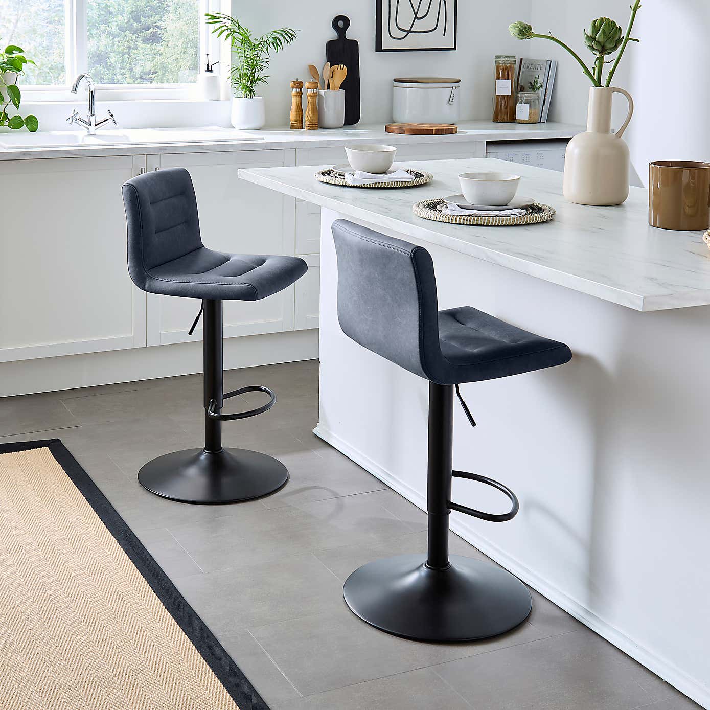 Carousel zoom image position 2 of 7