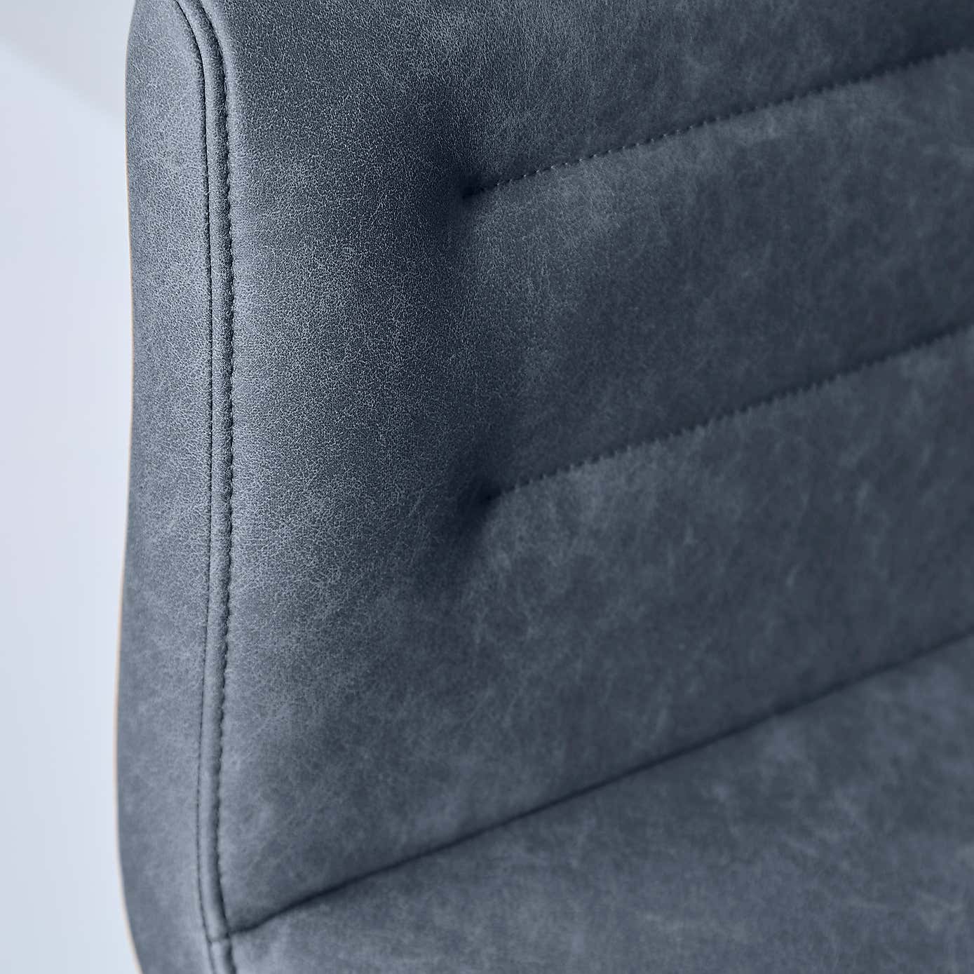 Carousel zoom image position 3 of 7