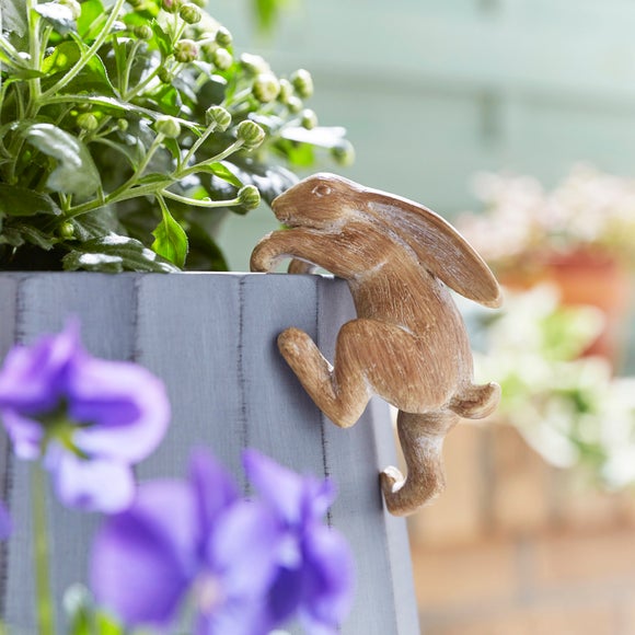 Hare Pot Hanger