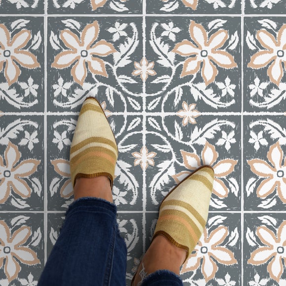 Carousel navigation image position 4 of 8