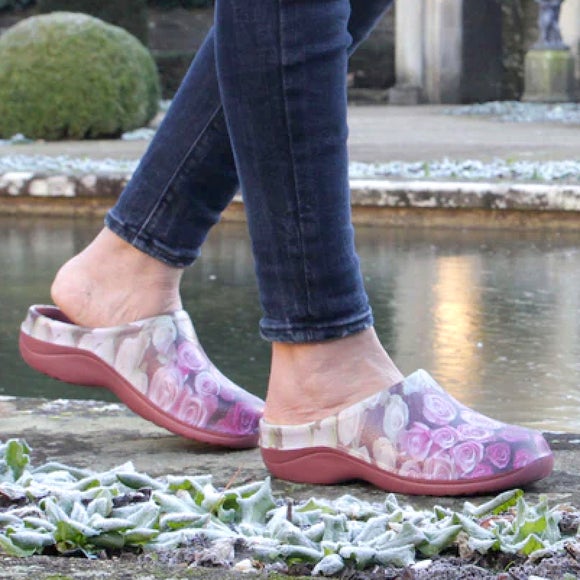 Backdoorshoes Women's Nostalgia Rose Garden Clogs