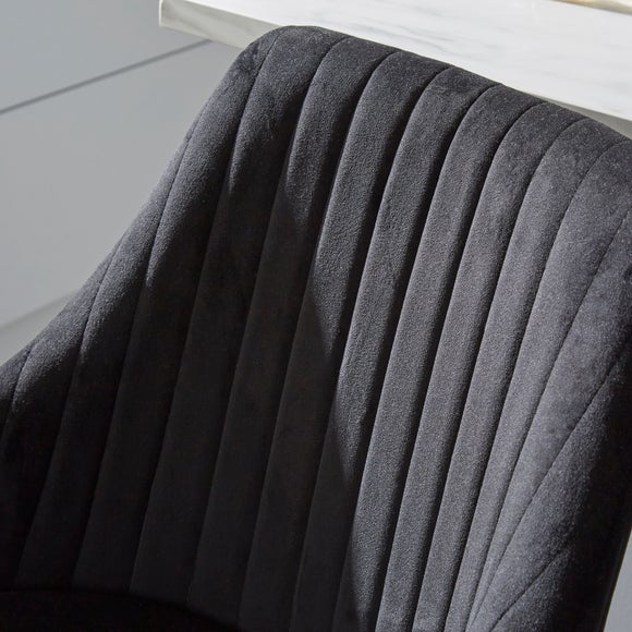 Carousel navigation image position 3 of 6