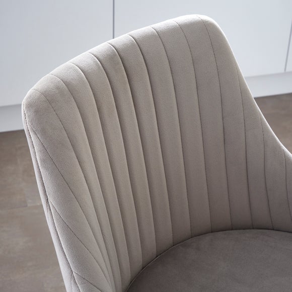 Carousel navigation image position 3 of 6