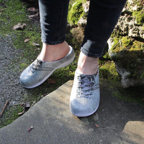 Backdoorshoes Women's Denim Garden Clogs