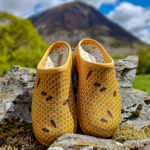 Backdoorshoes Women's Bee Garden Clogs