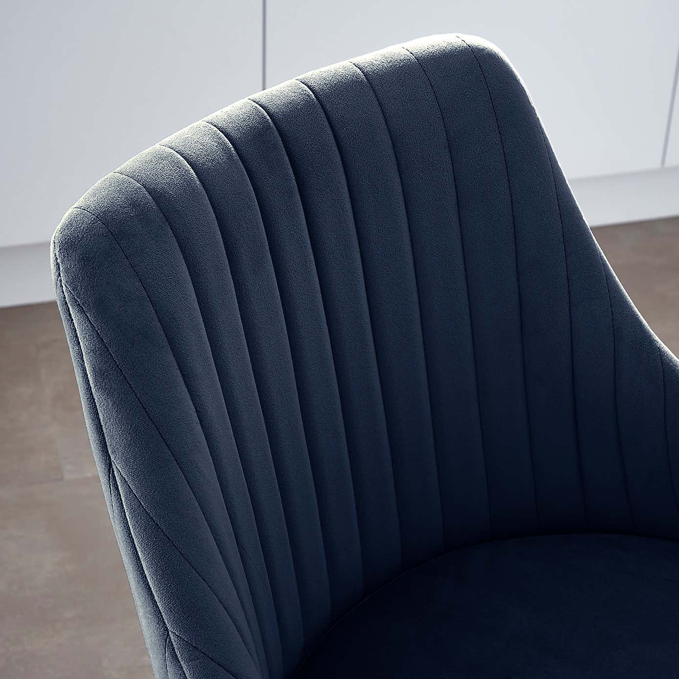 Carousel zoom image position 3 of 6