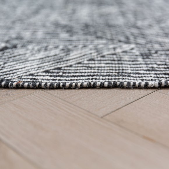 Carousel navigation image position 4 of 6