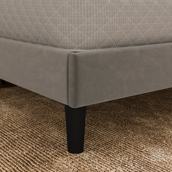 Carousel navigation image position 3 of 7