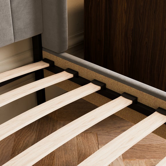 Carousel navigation image position 4 of 7