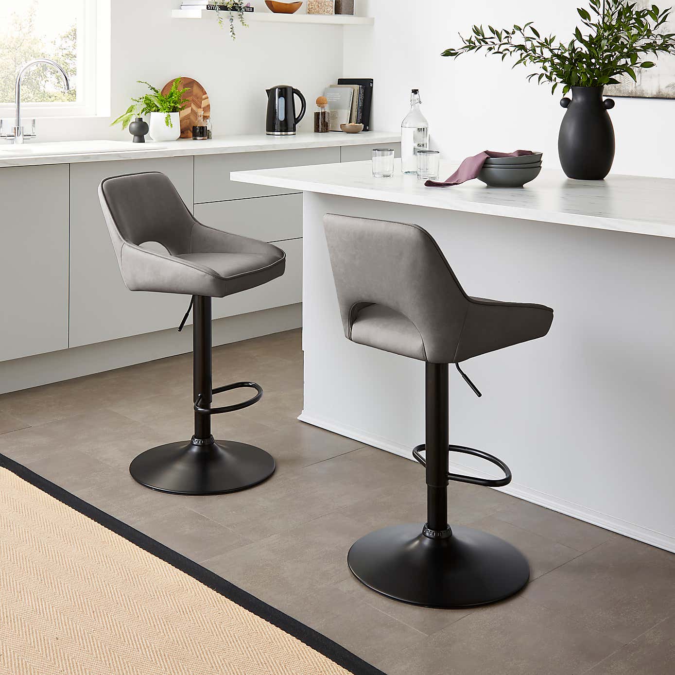 Carousel zoom image position 2 of 7